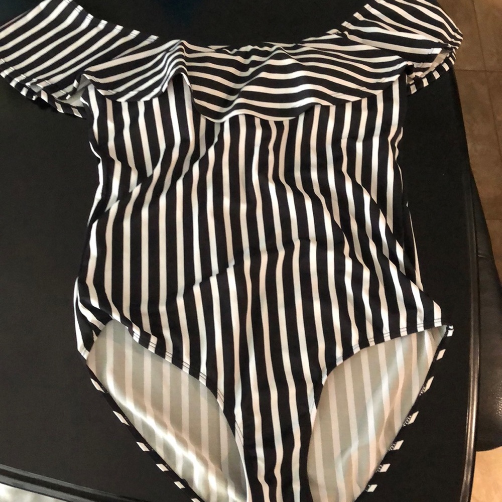 Off shoulder bathing suit